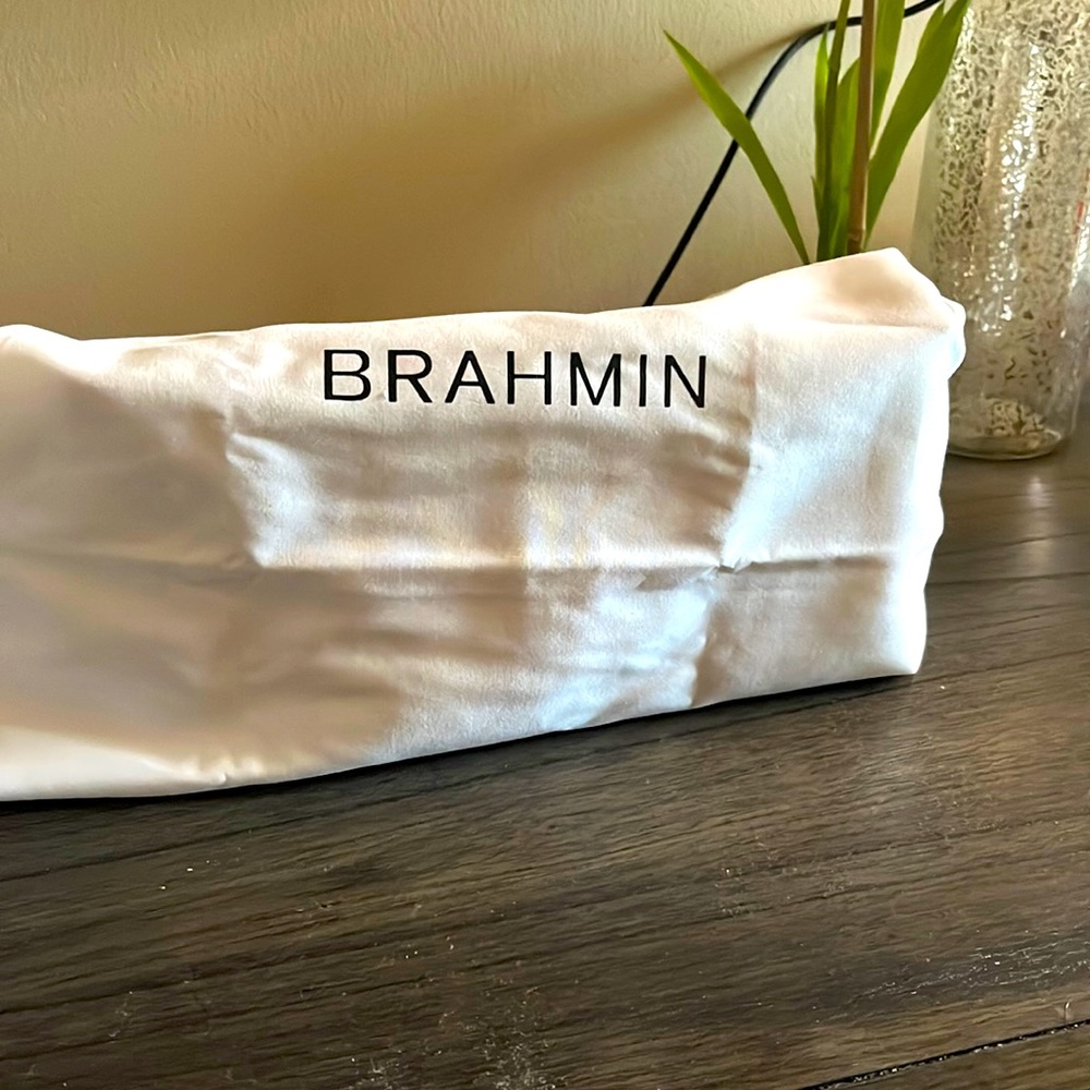 Brahmin bag only wore twice original dust bag !! No damages perfect condition!!